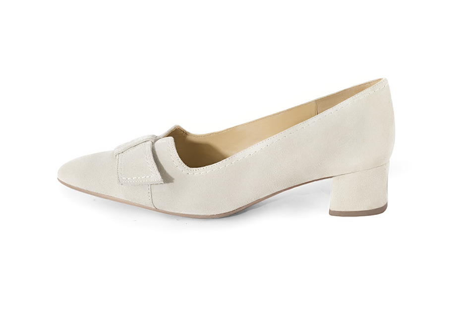 French elegance and refinement for these off white dress pumps, with a knot on the front, 
                available in many subtle leather and colour combinations. Possibility to customize with your colors and materials.
With its original cutout, this pretty fitted pump
will render you great services, combining comfort and distinction. 
                Matching clutches for parties, ceremonies and weddings.   
                You can customize these shoes to perfectly match your tastes or needs, and have a unique model.  
                Choice of leathers, colours, knots and heels. 
                Wide range of materials and shades carefully chosen.  
                Rich collection of flat, low, mid and high heels.  
                Small and large shoe sizes - Florence KOOIJMAN